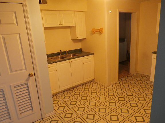 4th image of 1382 Moshier Ave