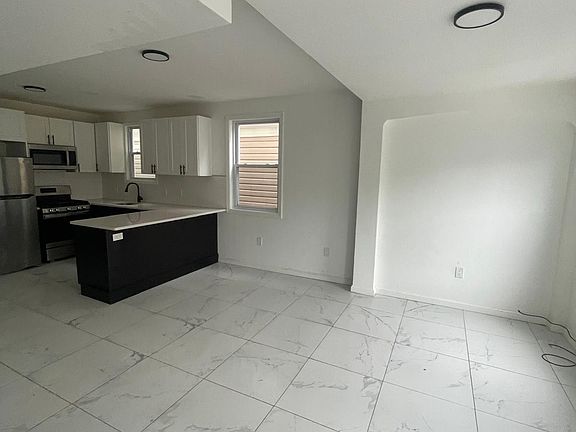 2nd image of 528 Norwood St Floor 2