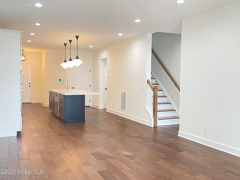 5th image of 50 Hillard Lane