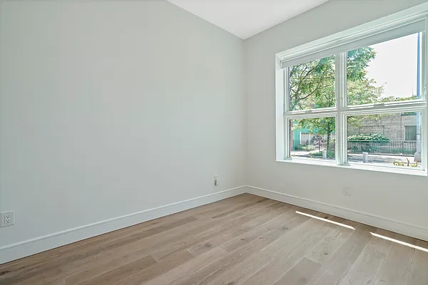 Sold by Daniel Gale Sotheby's International Realty | media 8