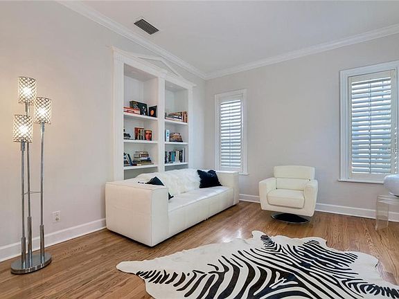 4th image of 3119 W Knights Ave