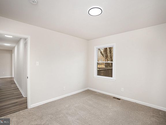 3rd image of 59 Bowers Ln