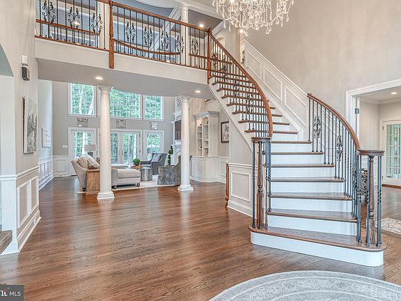 5th image of 207 Deer Run Ct