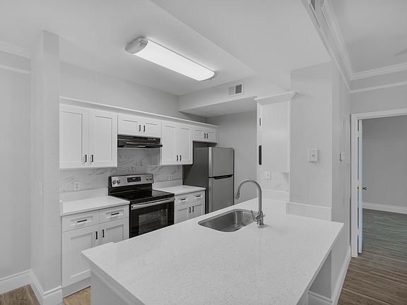 5th image of 17110 Carrington Park Dr APT 806