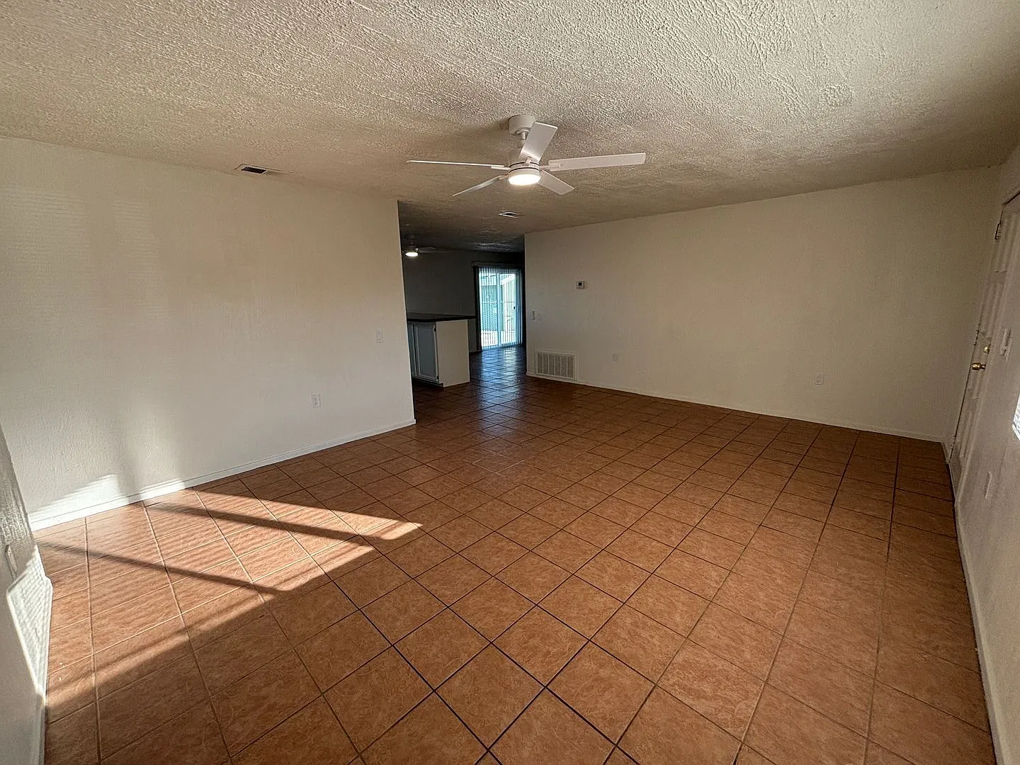 4 bed, 2.0 bath, $3,000 — Photo 4