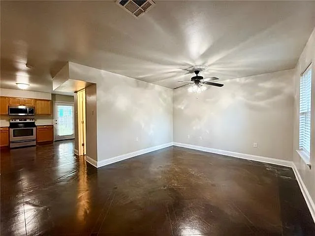 3 bed, 2.5 bath, 1250 sqft, $2,000 — Photo 2