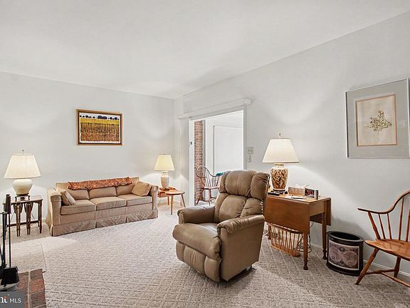 5th image of 218 Overland Ln