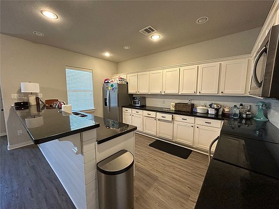 4th image of 419 Goldilocks Ln