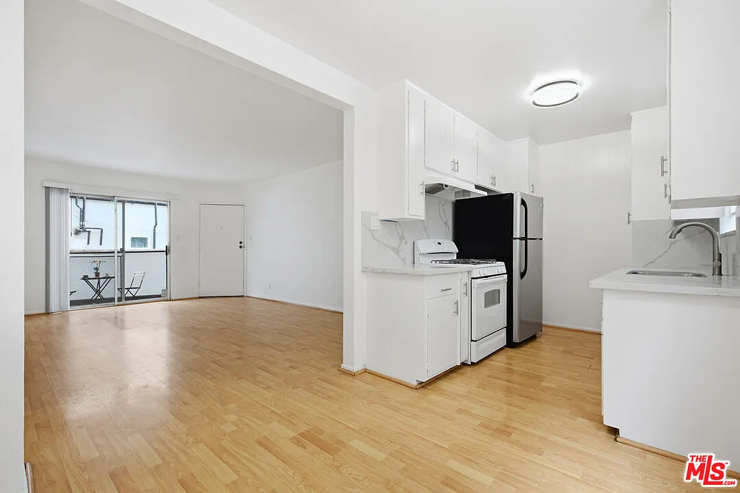 2 bed, 1.5 bath, 1100 sqft, $3,195 — Photo 3