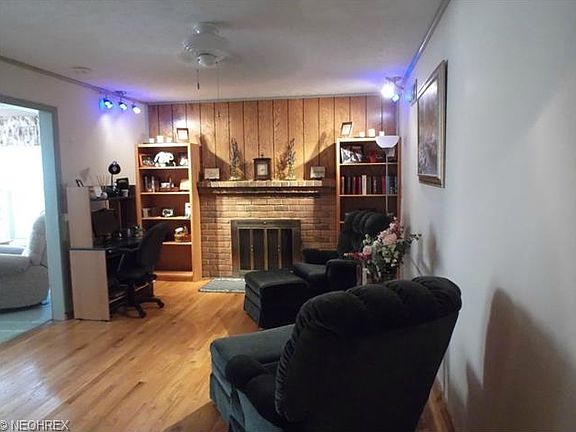 4th image of 7726 W Parkside Dr