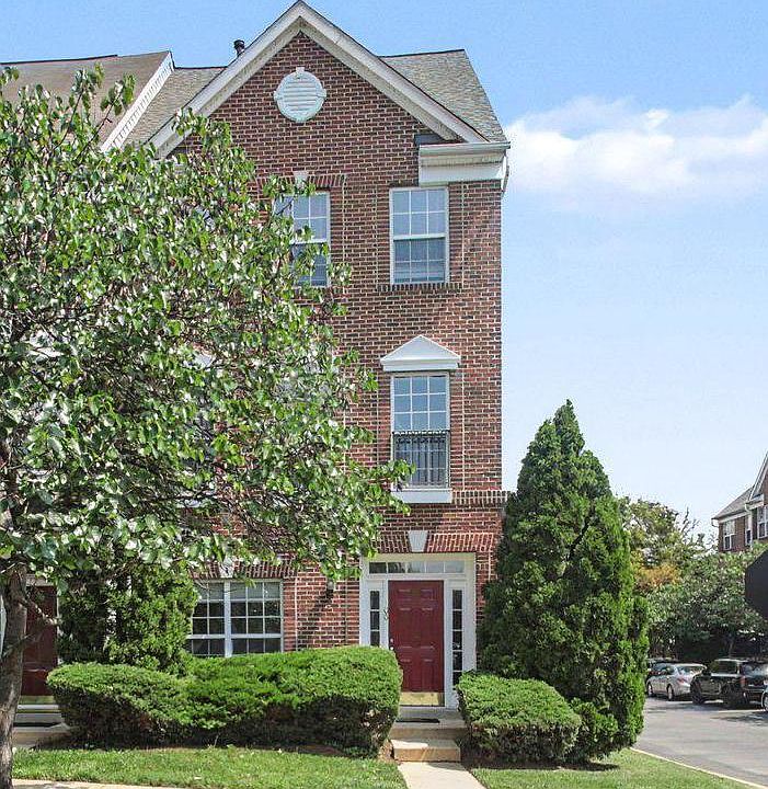 1st image of 100 Meadows Ln