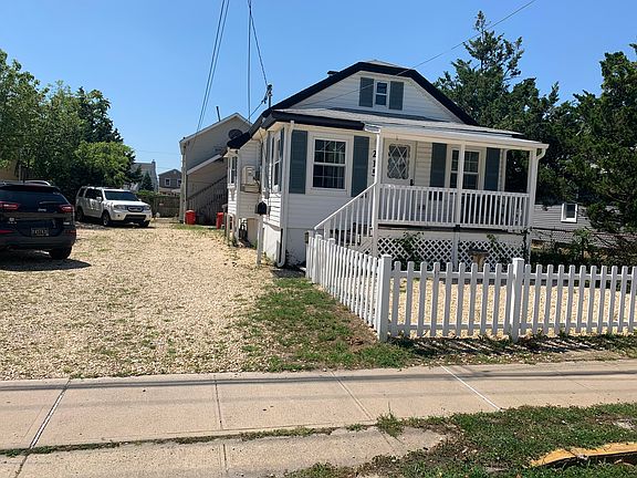 2nd image of 215 Grant Ave #3