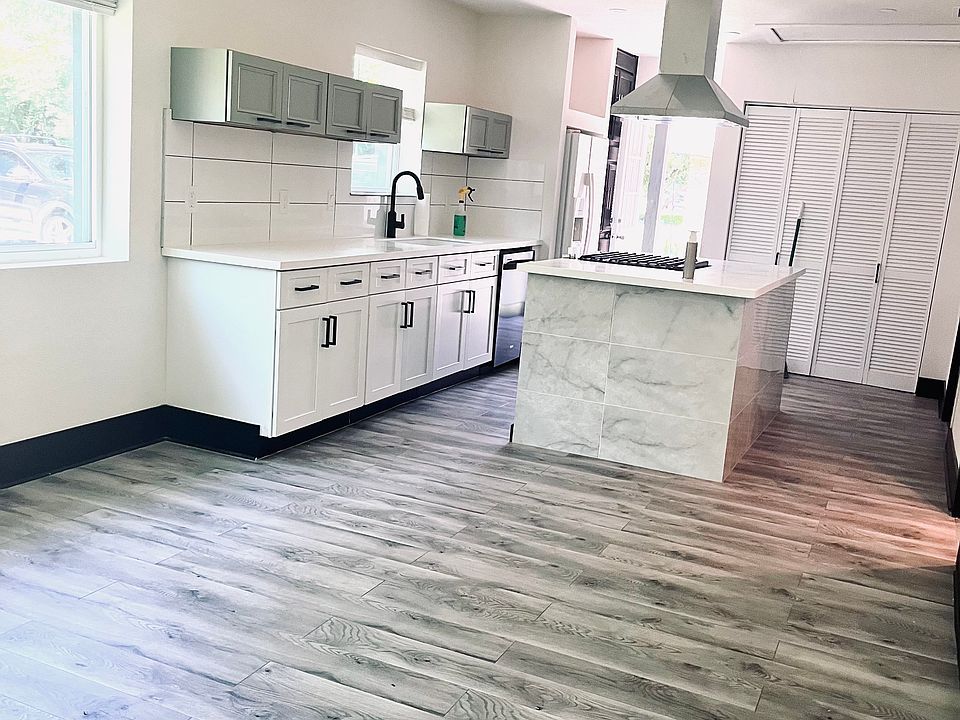 Open plan to a gourmet kitchen