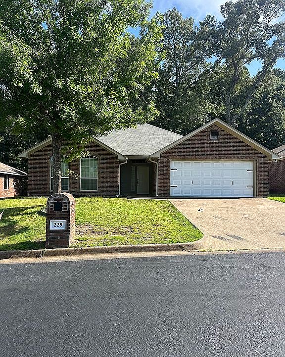 1st image of 229 Maggie Cir