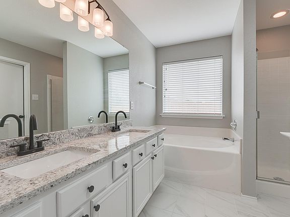 4th image of 720 Kim Ln