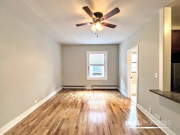 635 W Barry Ave — Photo 9