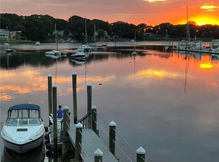 16 Leslie Ave, Barrington, RI 02806