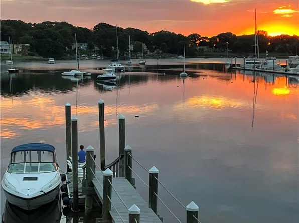 16 Leslie Ave, Barrington, RI 02806