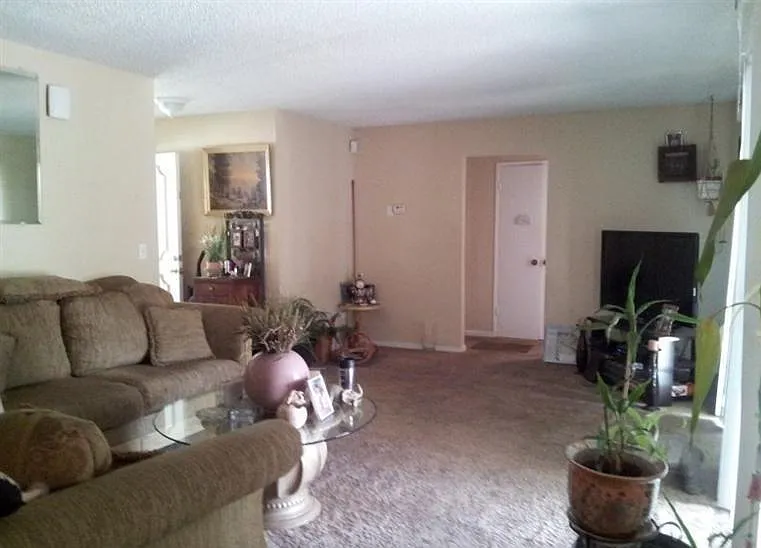 8209 Manhattan Dr — Photo 11