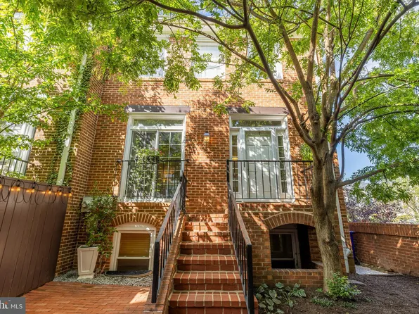 1055 N Stafford St, Arlington, VA 22201