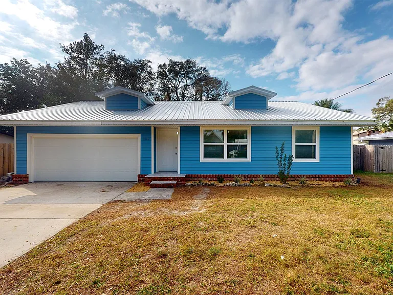 620 Segovia Rd — Photo 1