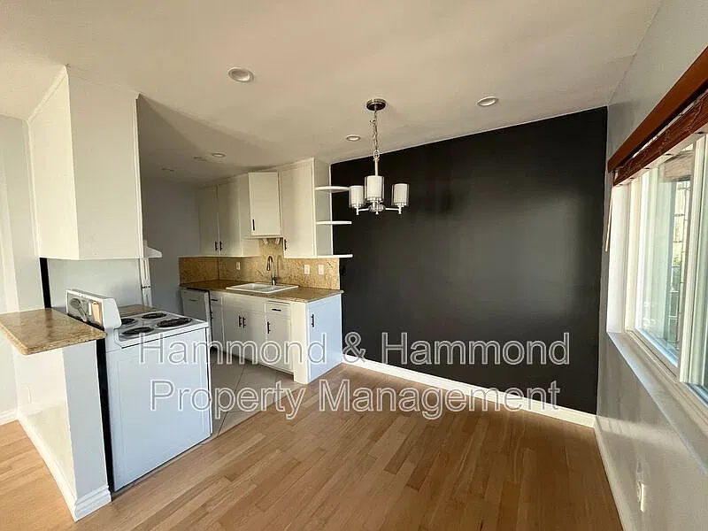 2 bed, 1.0 bath, $2,700 — Photo 4