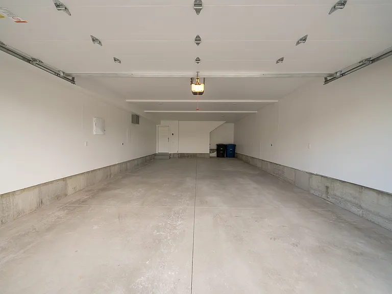 626 E 800 N — Photo 37