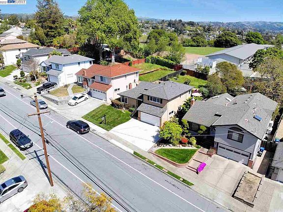 3rd image of 3637 Brookdale Blvd