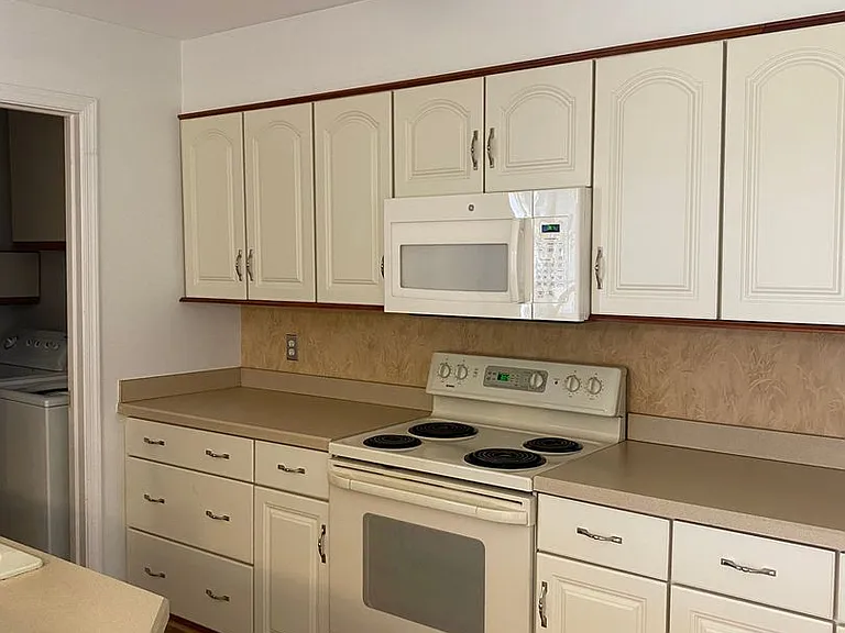 806 Christopher Dr — Photo 1