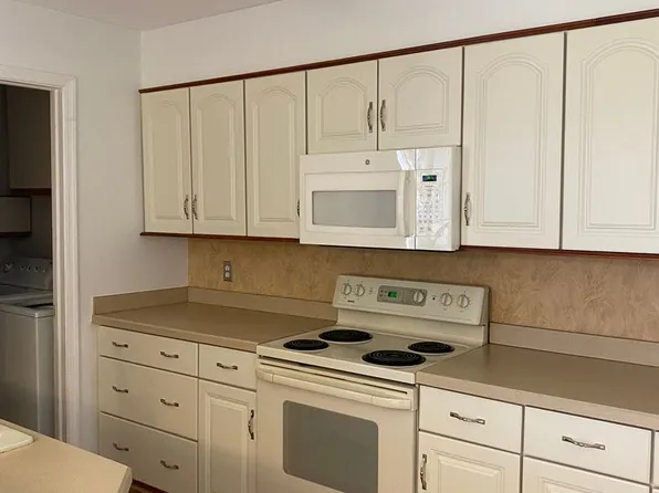 806 Christopher Dr, Reading, PA 19610