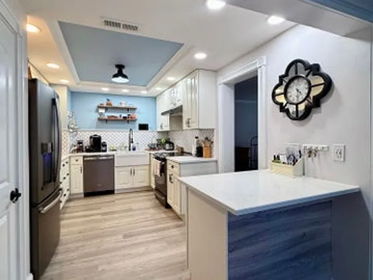 11584 Winchester Dr — Photo 3