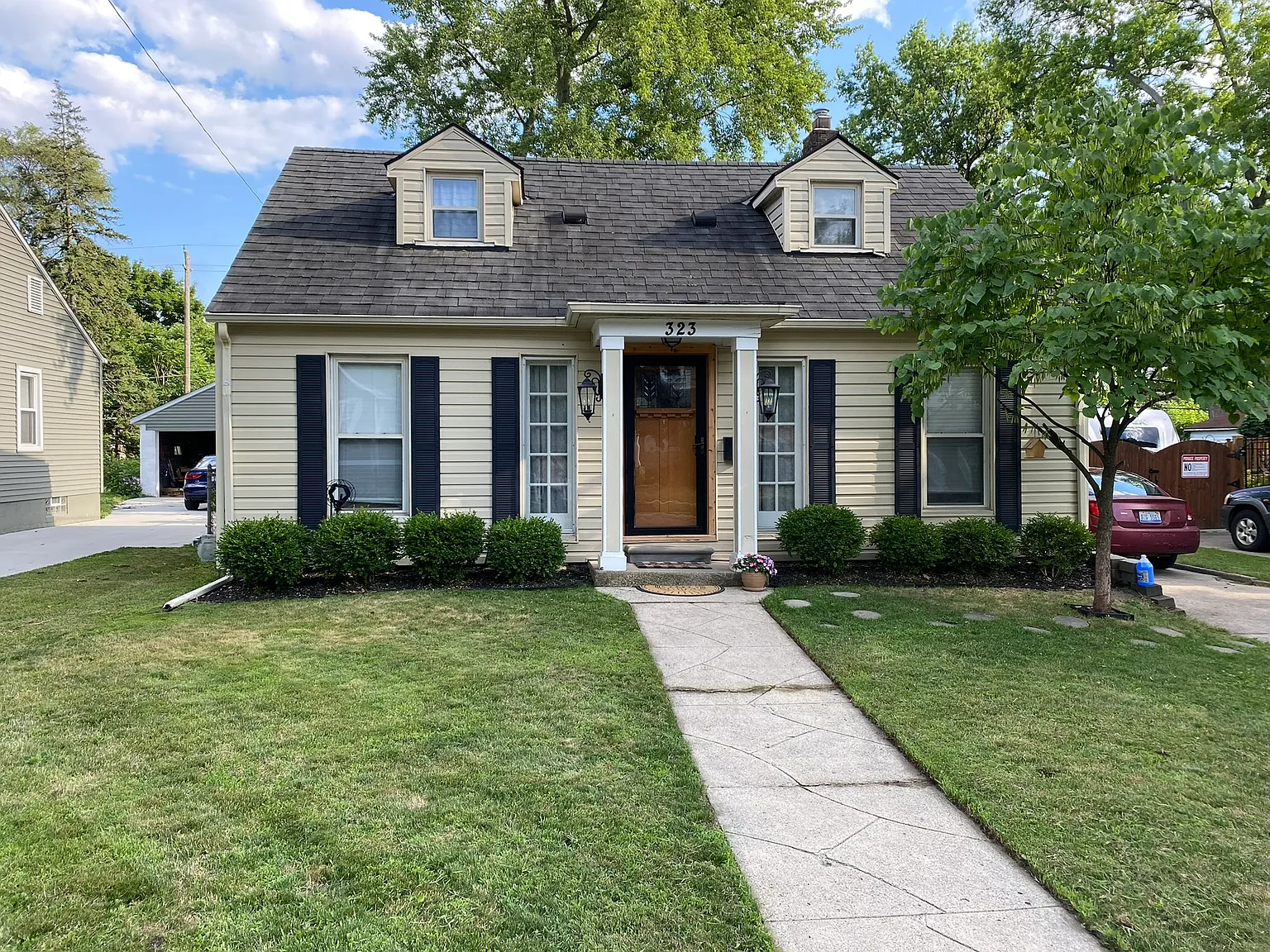323 Pearson St photo 1