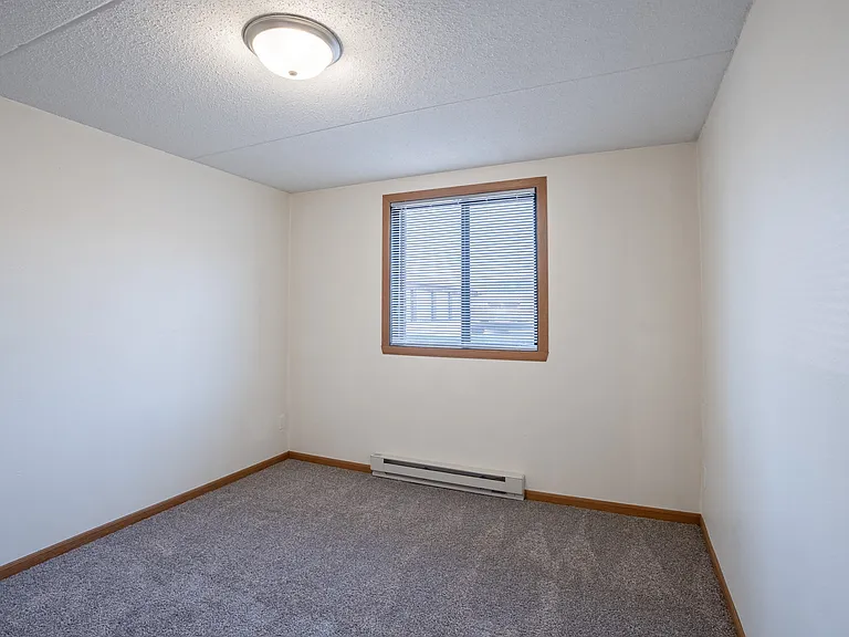 Fargo, ND Bella Vista Apartments | Bedroom