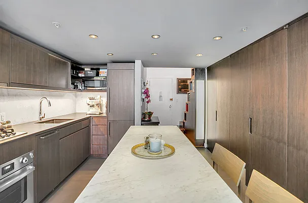 Sold by Redfin Real Estate | media 2