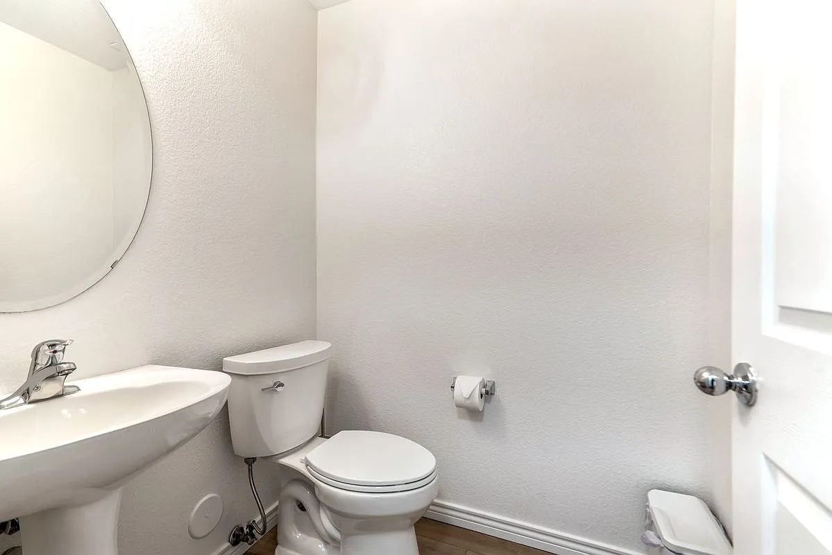 3 bed, 3.0 bath, 2266 sqft, $2,600 — Photo 4