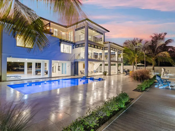 16745 Tamarind Rd, Sugarloaf Key, FL 33042