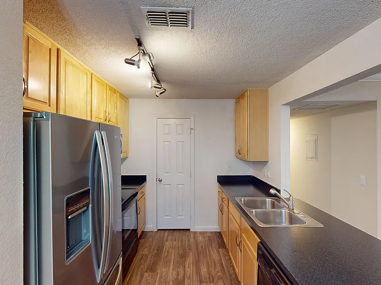 Altamira Place Apartment Homes — Photo 110
