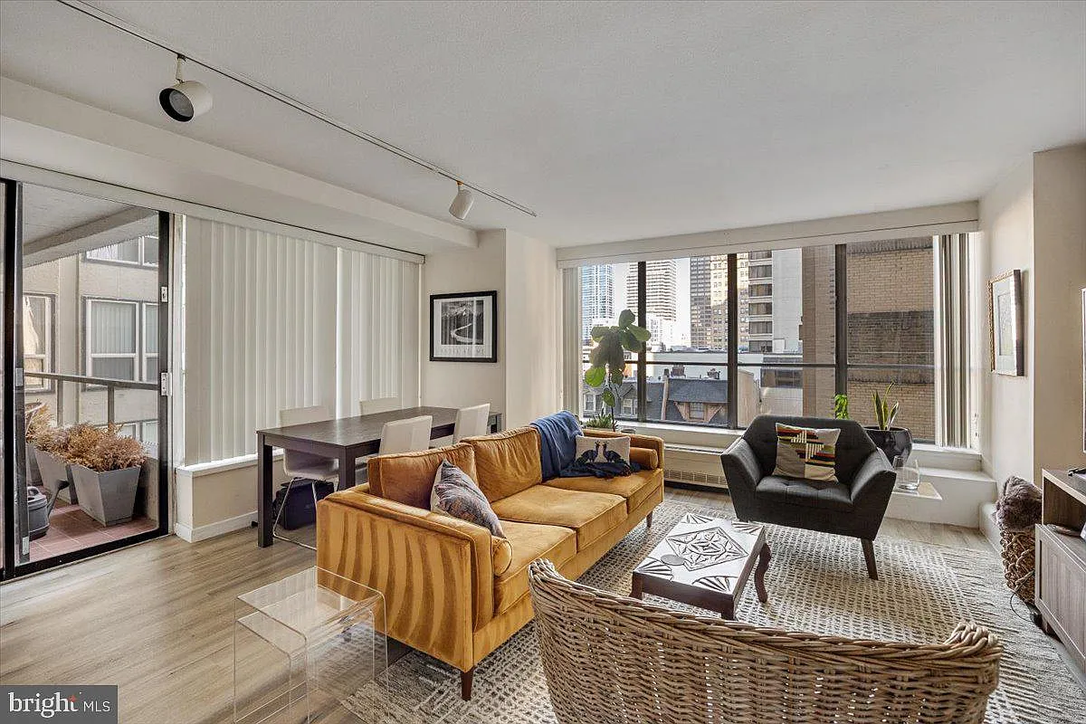 224 W Rittenhouse Sq #601 photo 1