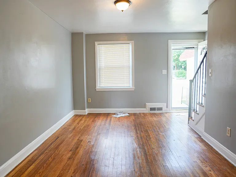 833 E Cold Spring Ln — Photo 5