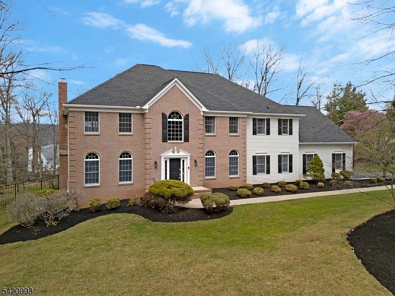 1st image of 26 Winslow Dr