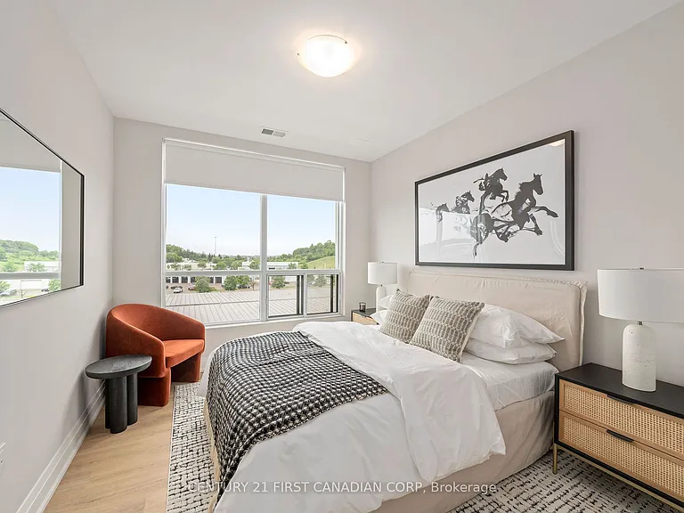 4286 King St E #905 — Photo 11
