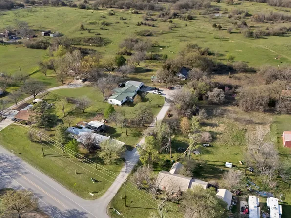 202 Johns Dr, Chico, TX 76431