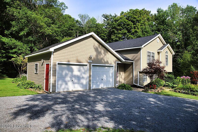 5th image of 5557 Lake Road