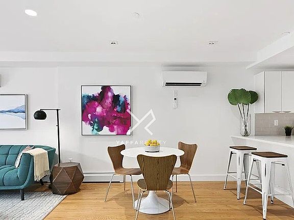 3rd image of 39 E 21st St #2C