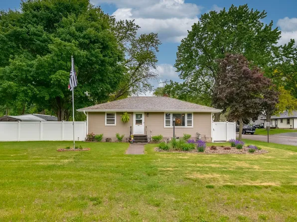 812 17th St, Newport, MN 55055