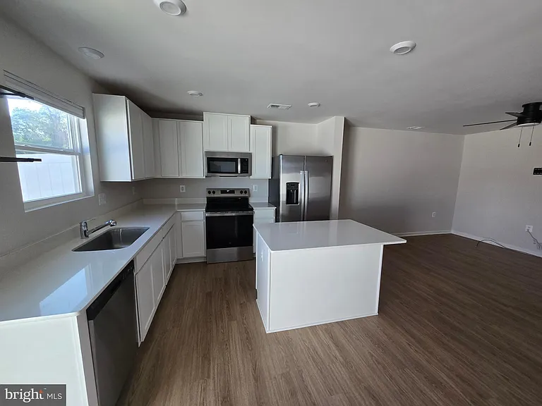 33 Apollo Rd — Photo 35
