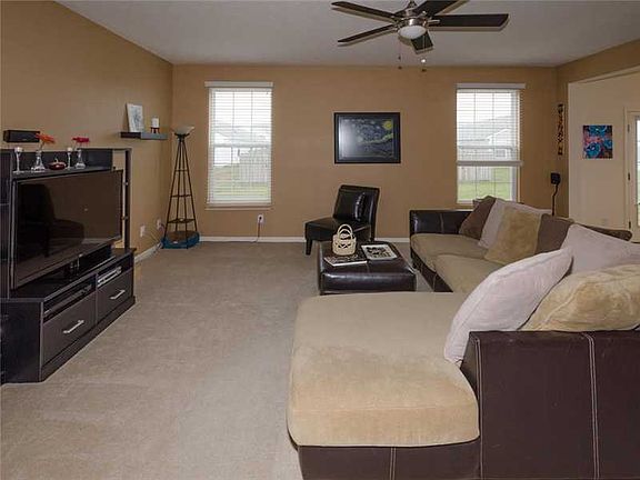2nd image of 795 Sunvista Dr
