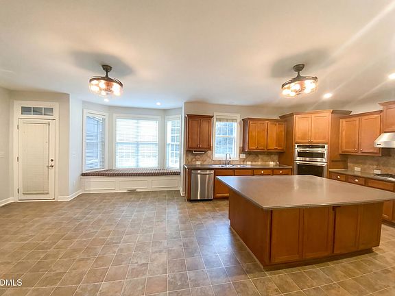 4th image of 213 Cross Oaks Pl