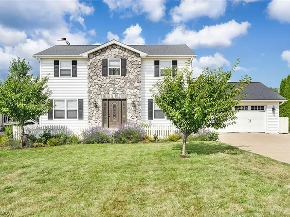144 Hawkins Ln, Columbiana, OH 44408