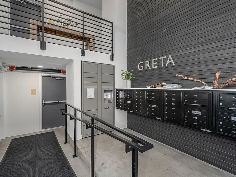 Greta Apartments | Private Kitchen Studio near UW — Photo 28